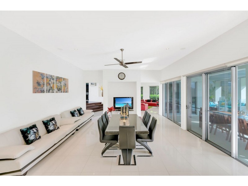 1055 Lakeview Terrace, Benowa QLD 4217