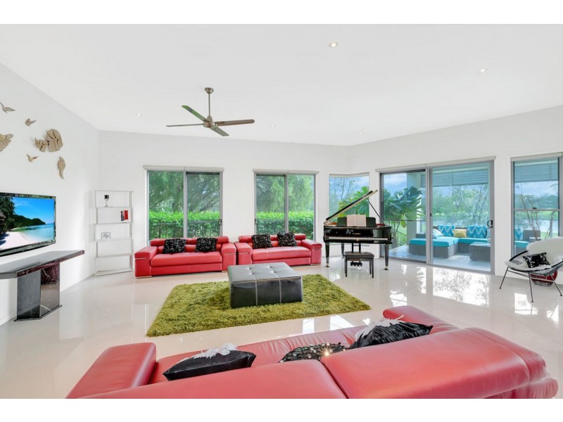 1055 Lakeview Terrace, Benowa QLD 4217