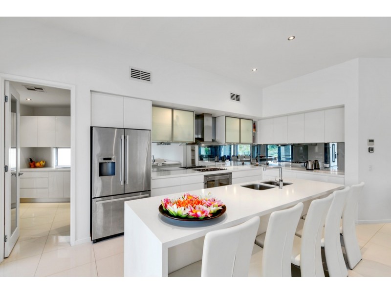 1055 Lakeview Terrace, Benowa QLD 4217