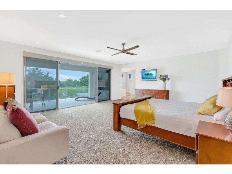 1055 Lakeview Terrace, Benowa QLD 4217