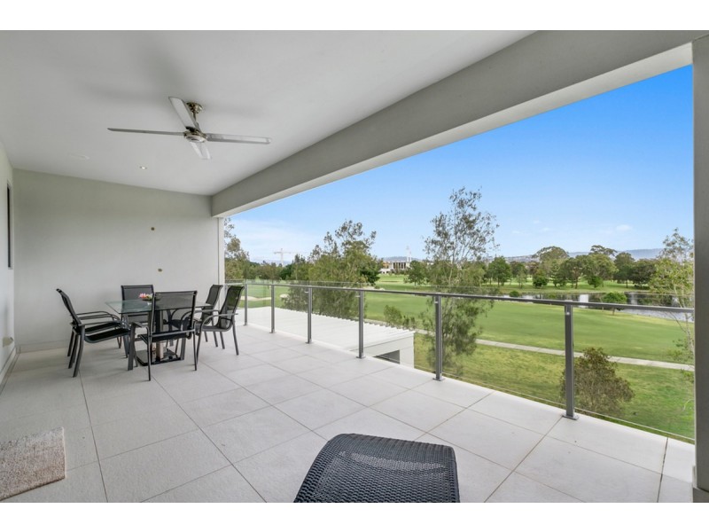 1055 Lakeview Terrace, Benowa QLD 4217