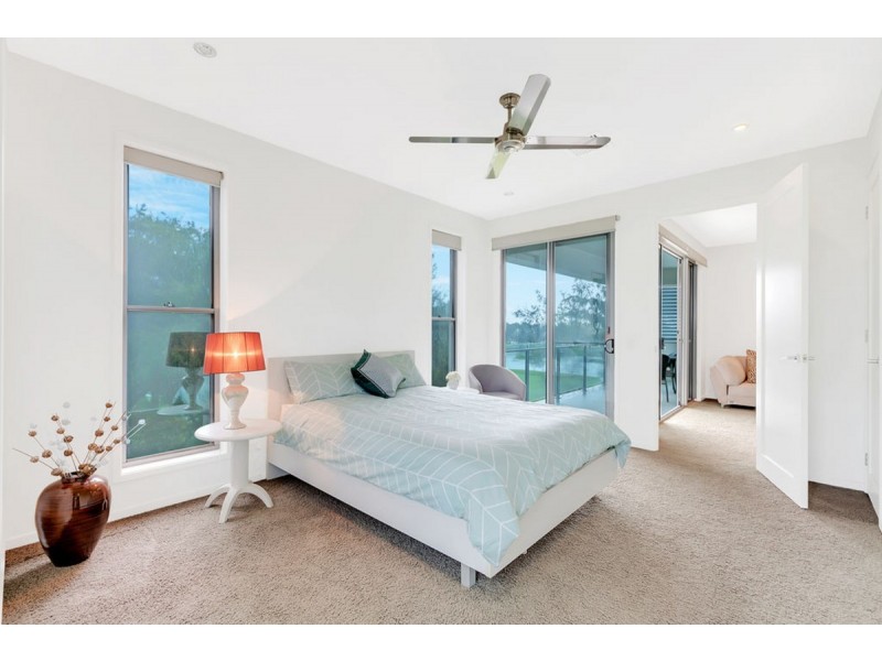 1055 Lakeview Terrace, Benowa QLD 4217