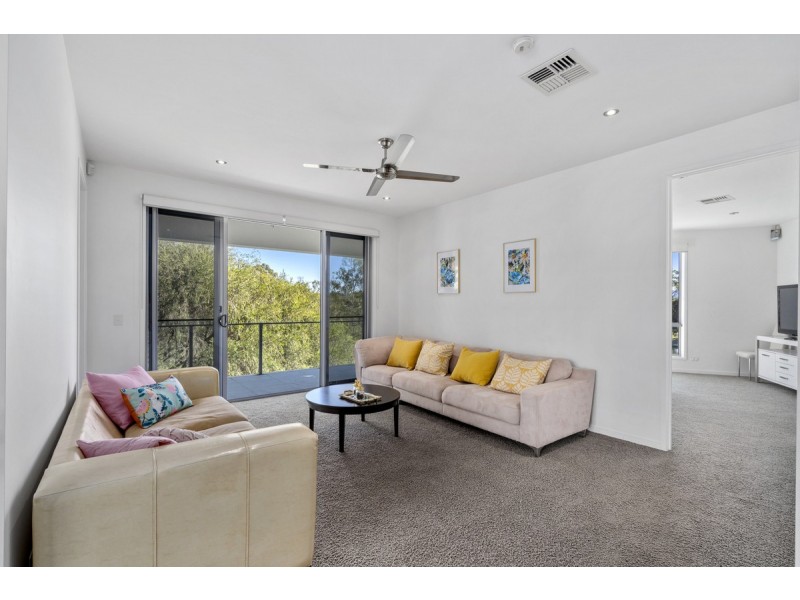 1055 Lakeview Terrace, Benowa QLD 4217