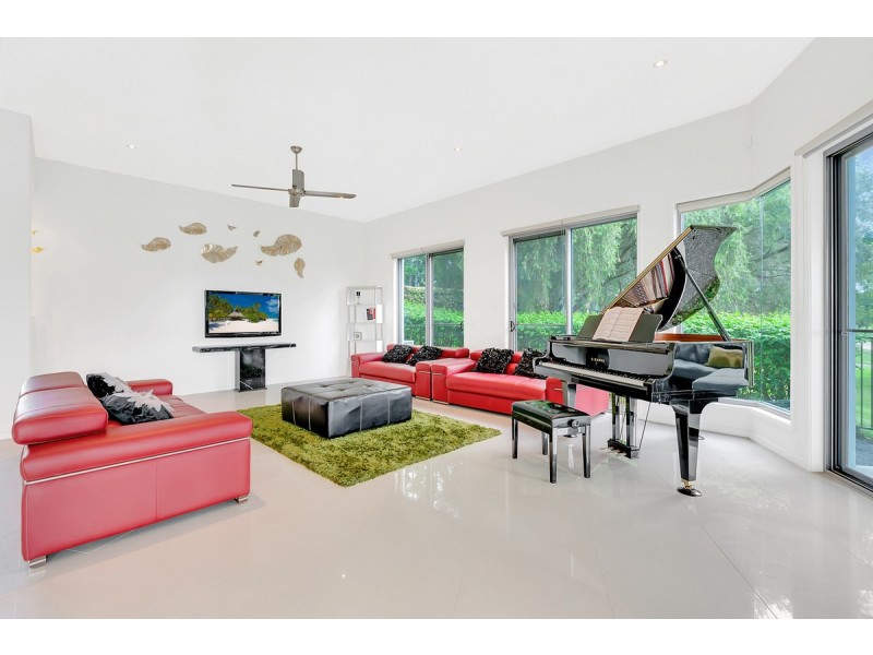 1055 Lakeview Terrace, Benowa QLD 4217