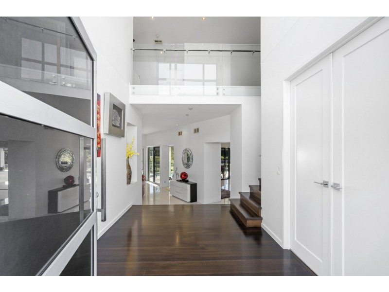 1055 Lakeview Terrace, Benowa QLD 4217