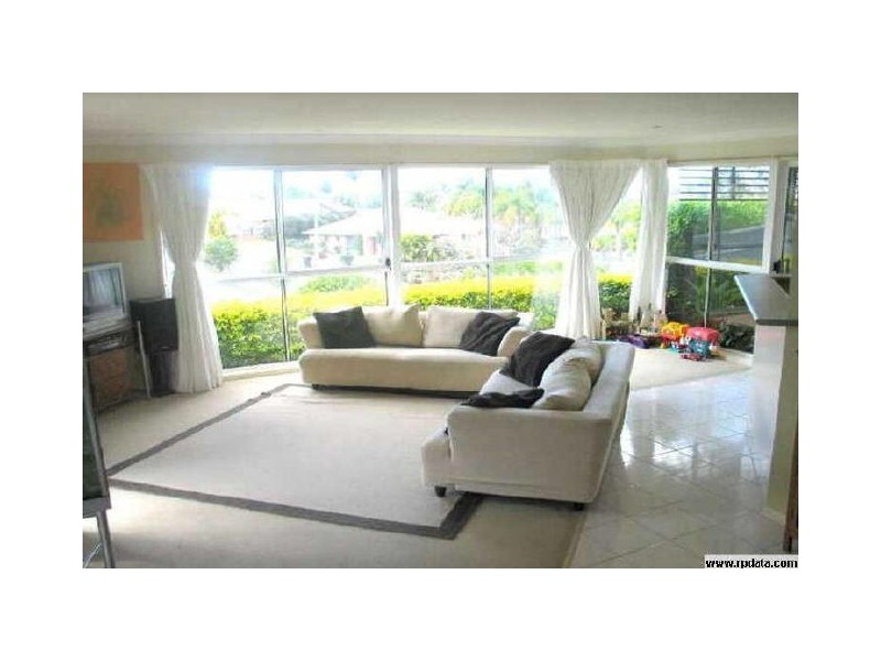 15 Renfrew Drive, Highland Park QLD 4211