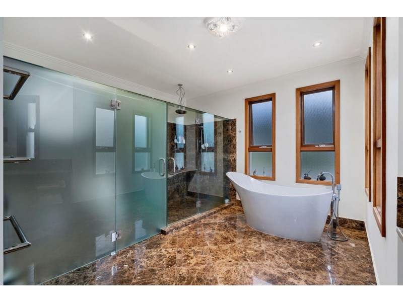 241 San Fernando Drive, Worongary QLD 4213