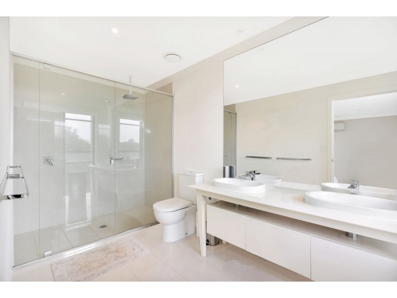 160 North Hill Drive, Robina QLD 4226