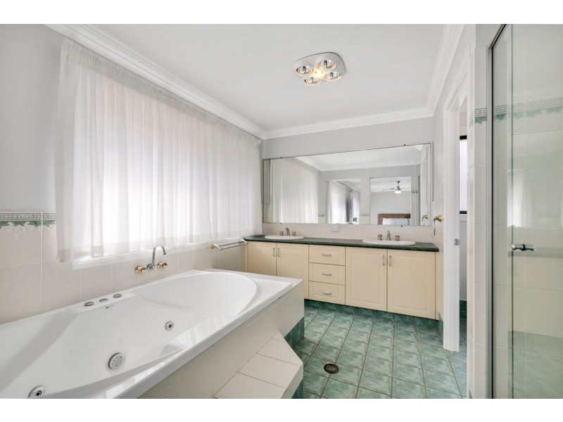 123 Armstrong Way, Highland Park QLD 4211