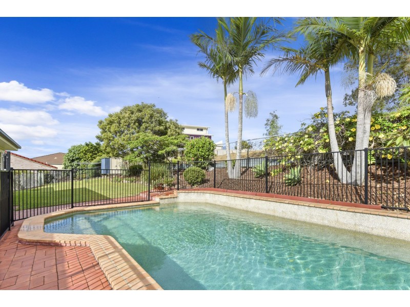 4 Paddington Drive, Carrara QLD 4211