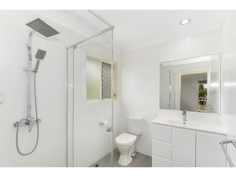 4 Paddington Drive, Carrara QLD 4211