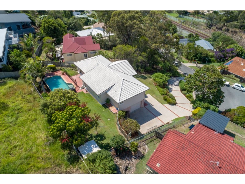 4 Paddington Drive, Carrara QLD 4211