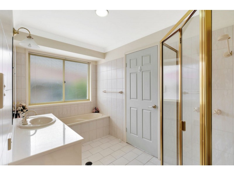 8 Bellavista Close, Highland Park QLD 4211