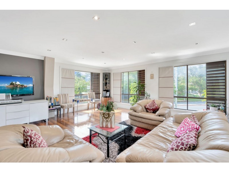 316 Bayview Street, Hollywell QLD 4216