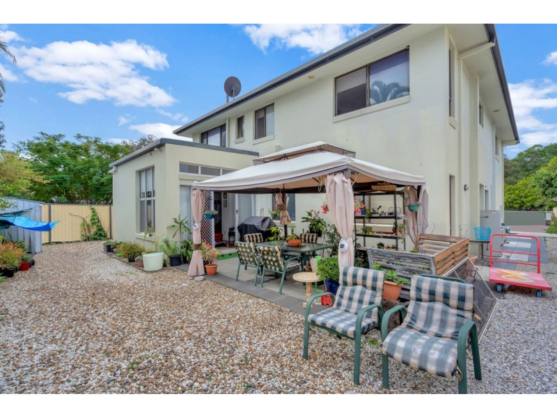 316 Bayview Street, Hollywell QLD 4216