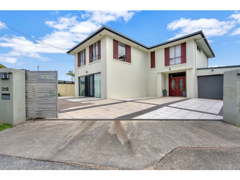 316 Bayview Street, Hollywell QLD 4216