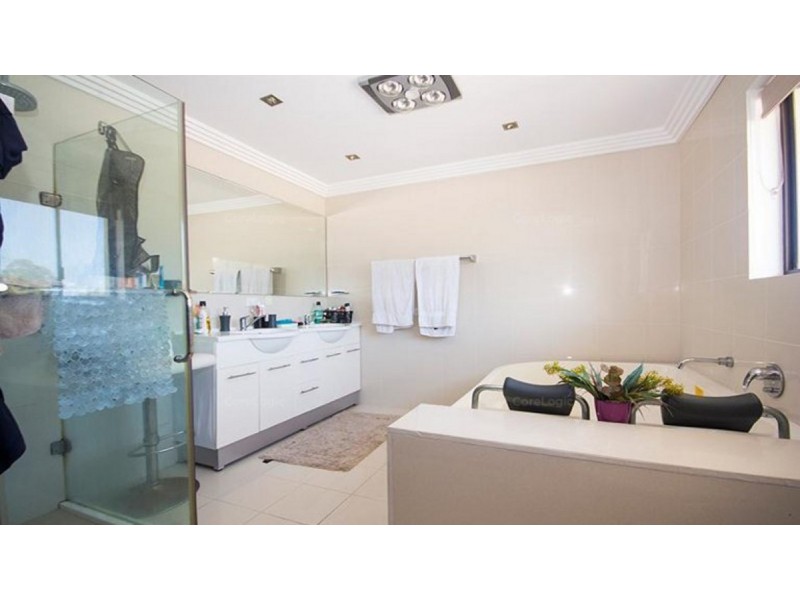 316 Bayview Street, Hollywell QLD 4216