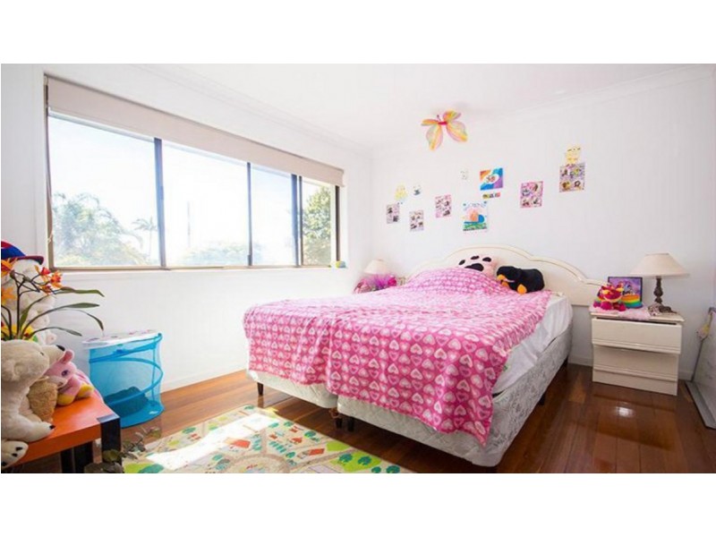 316 Bayview Street, Hollywell QLD 4216