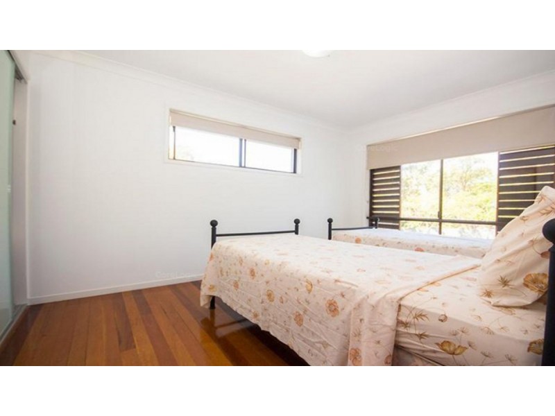 316 Bayview Street, Hollywell QLD 4216