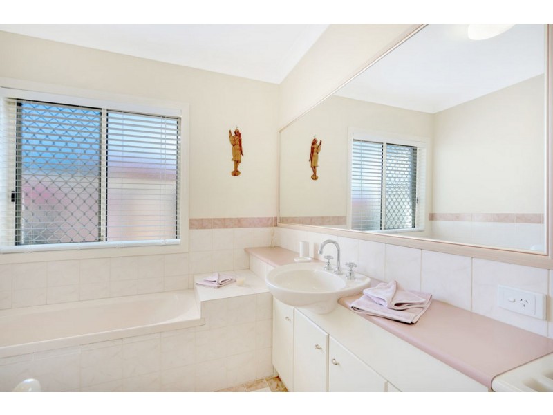 32 Abby Crescent, Ashmore QLD 4214