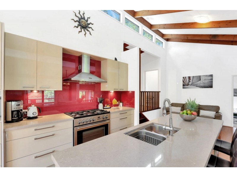 18 Stonehaven Place, Highland Park QLD 4211