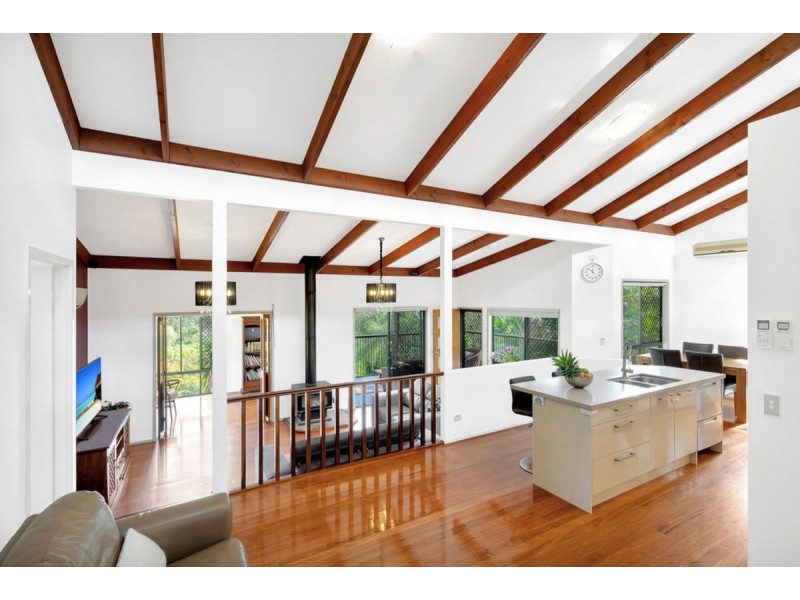18 Stonehaven Place, Highland Park QLD 4211