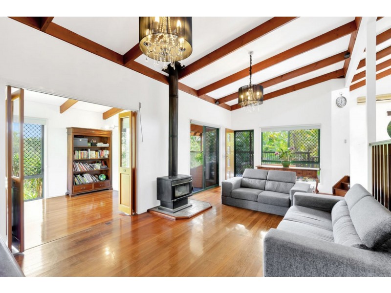 18 Stonehaven Place, Highland Park QLD 4211