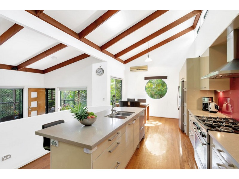 18 Stonehaven Place, Highland Park QLD 4211