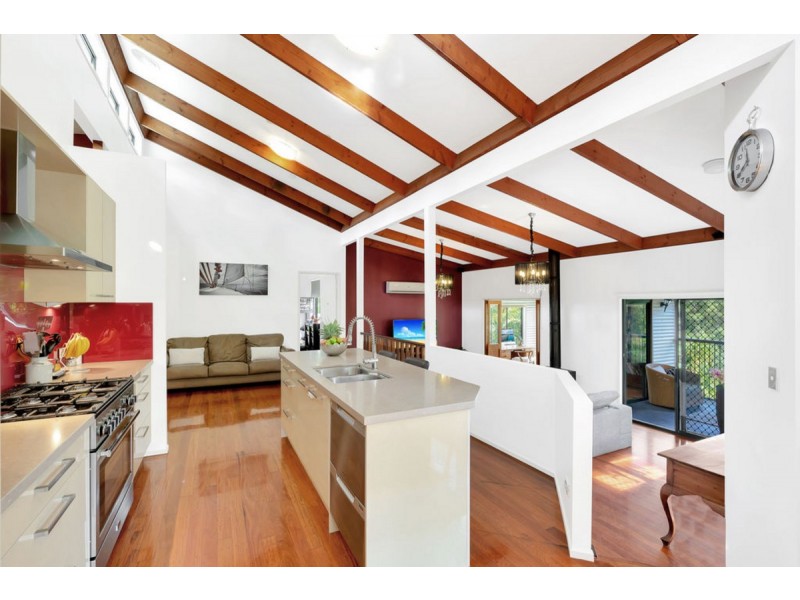 18 Stonehaven Place, Highland Park QLD 4211