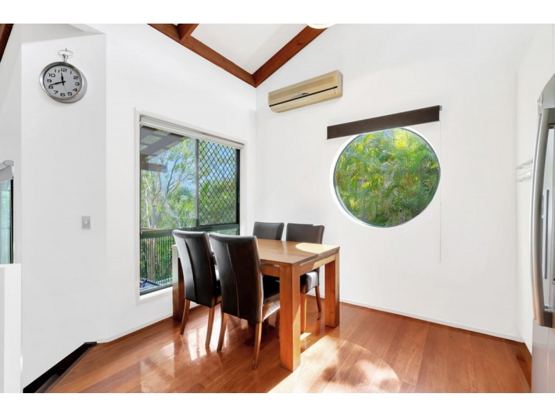 18 Stonehaven Place, Highland Park QLD 4211