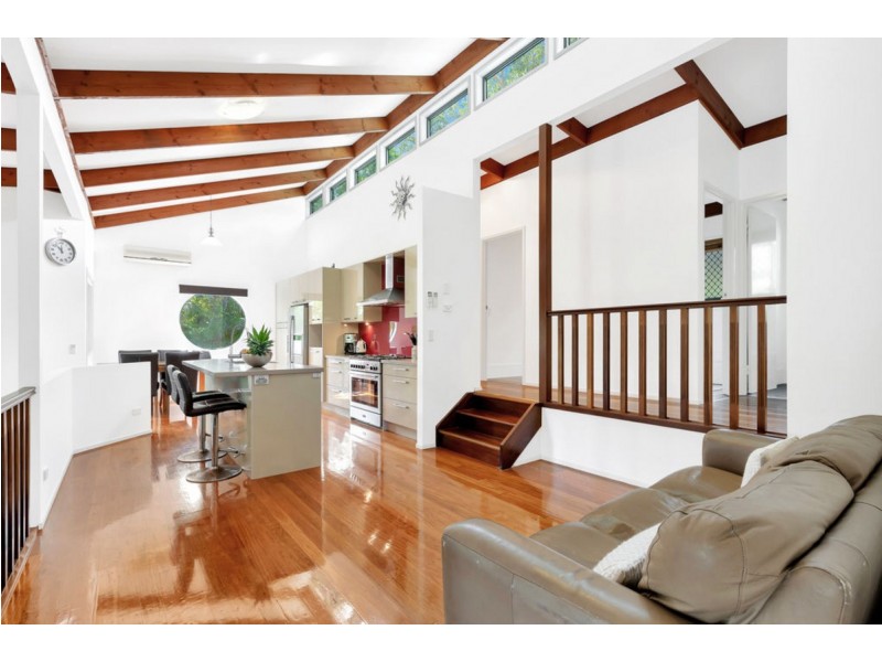 18 Stonehaven Place, Highland Park QLD 4211