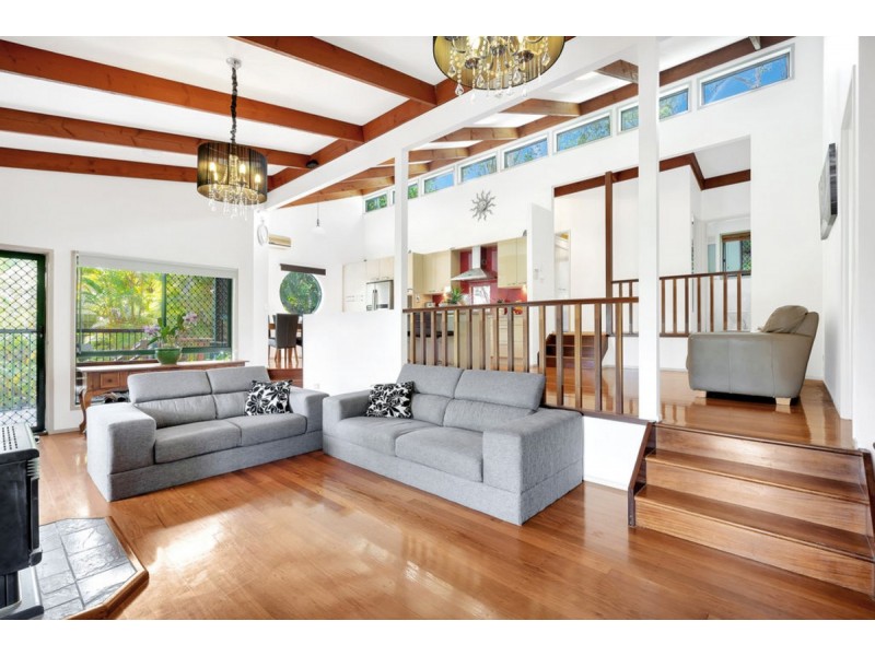 18 Stonehaven Place, Highland Park QLD 4211