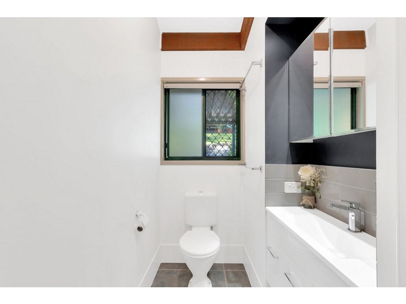 18 Stonehaven Place, Highland Park QLD 4211