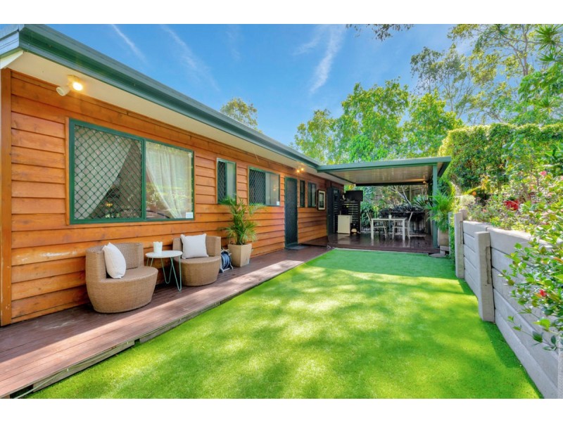 18 Stonehaven Place, Highland Park QLD 4211