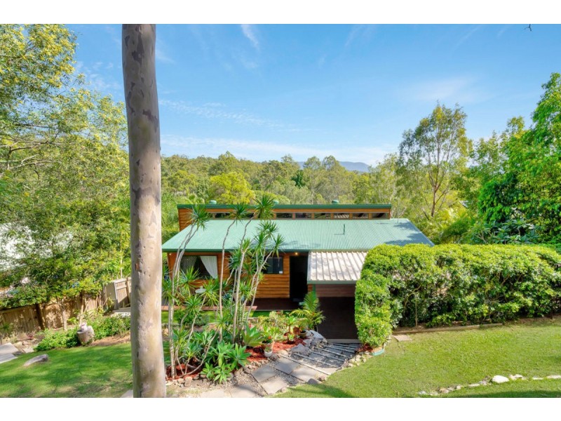 18 Stonehaven Place, Highland Park QLD 4211