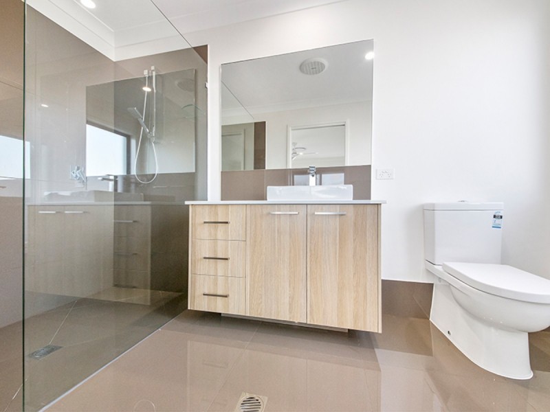 1/2 Heights Drive, Robina QLD 4226