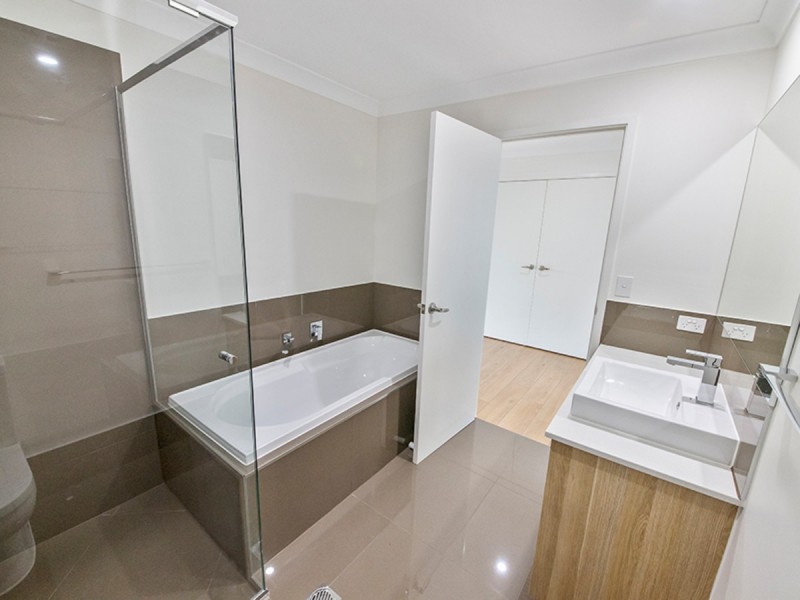 1/2 Heights Drive, Robina QLD 4226