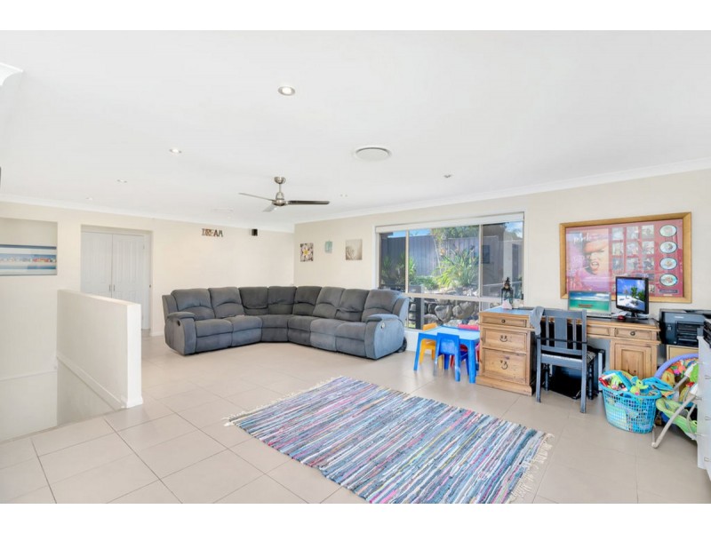 24 Crestridge Crescent, Oxenford QLD 4210