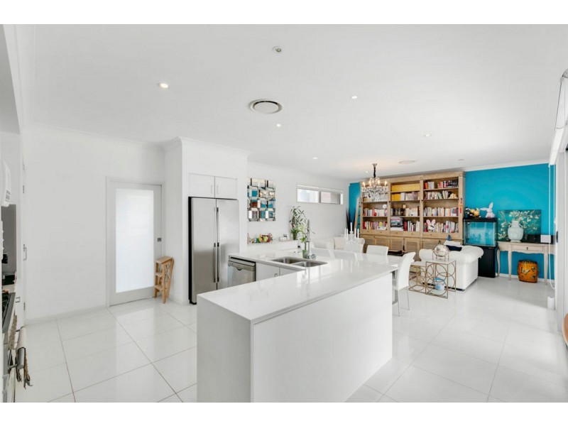 31 South Bay Drive, Varsity Lakes QLD 4227