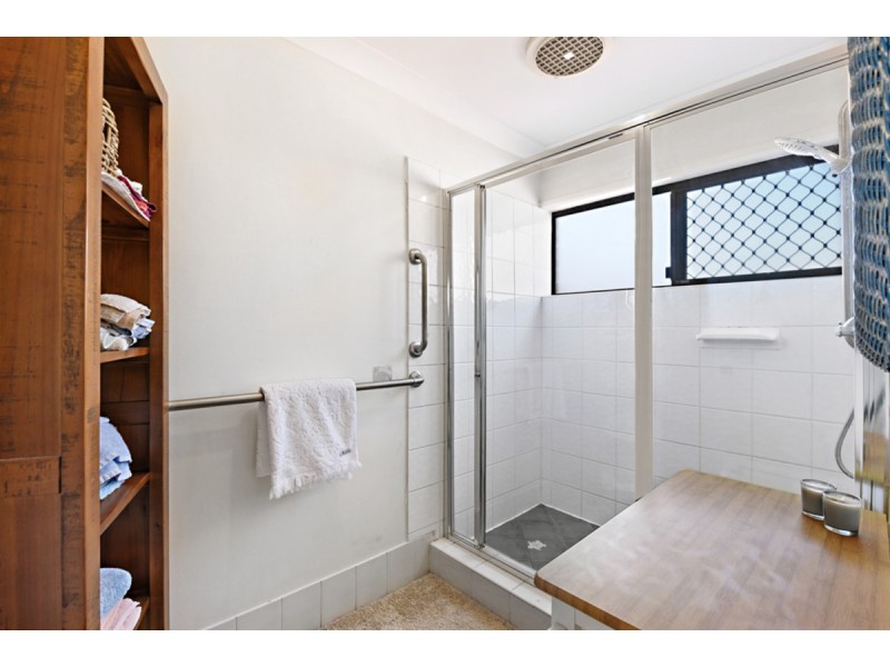 11/1A Mcleod Street, Highland Park QLD 4211