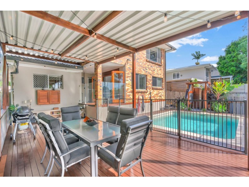 3 Cooleroo Crescent, Southport QLD 4215