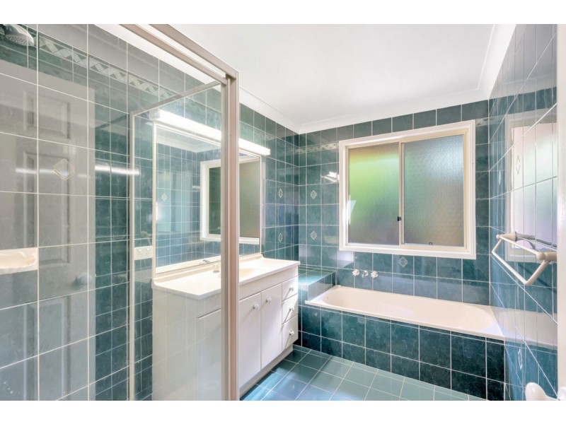 5 Regal Court, Highland Park QLD 4211