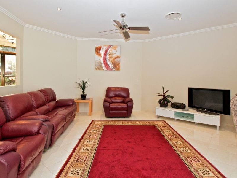 18 Bellavista Close, Highland Park QLD 4211