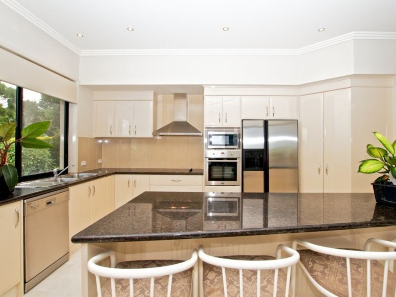 18 Bellavista Close, Highland Park QLD 4211