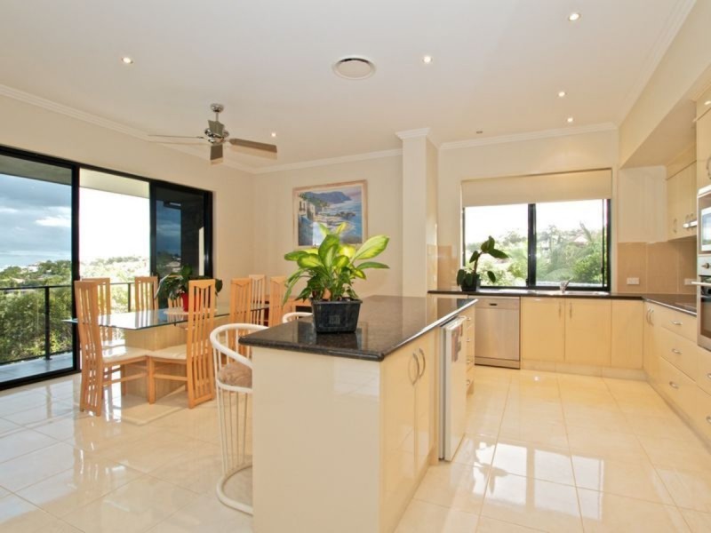 18 Bellavista Close, Highland Park QLD 4211