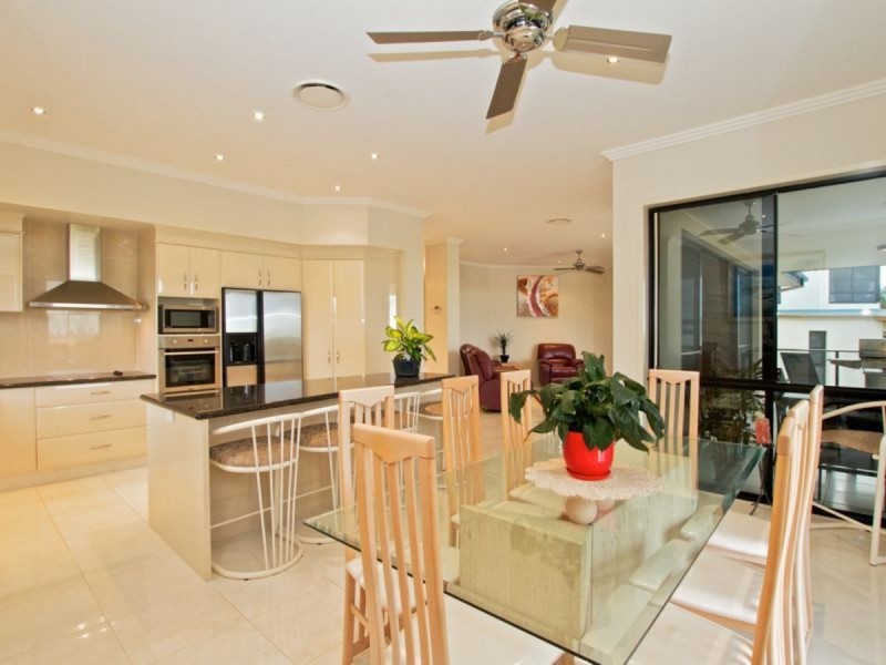 18 Bellavista Close, Highland Park QLD 4211