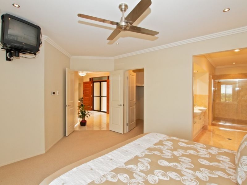 18 Bellavista Close, Highland Park QLD 4211