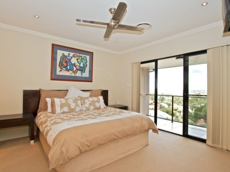 18 Bellavista Close, Highland Park QLD 4211