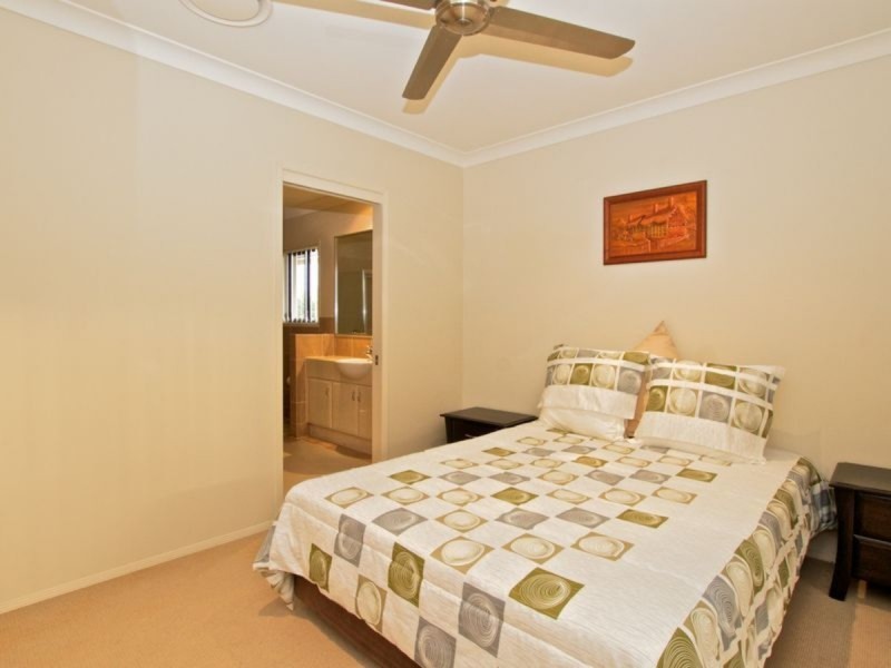 18 Bellavista Close, Highland Park QLD 4211