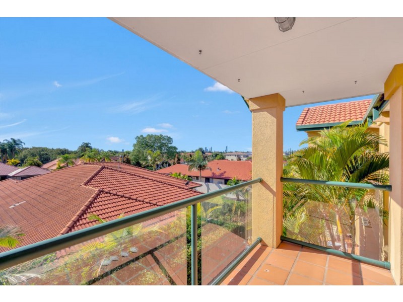60/152 Palm Meadows Drive, Carrara QLD 4211
